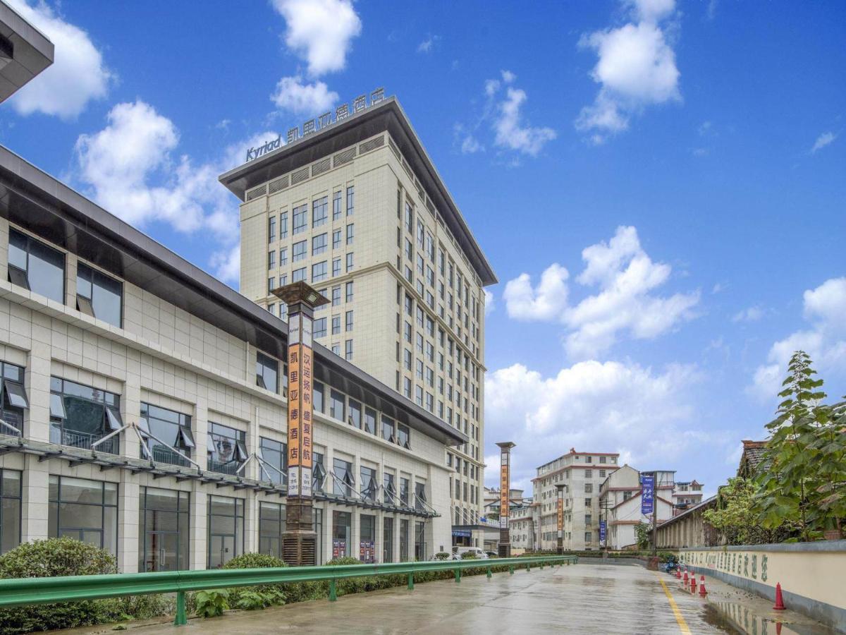 Kyriad Hanzhong Railway Station Hotel Exterior photo